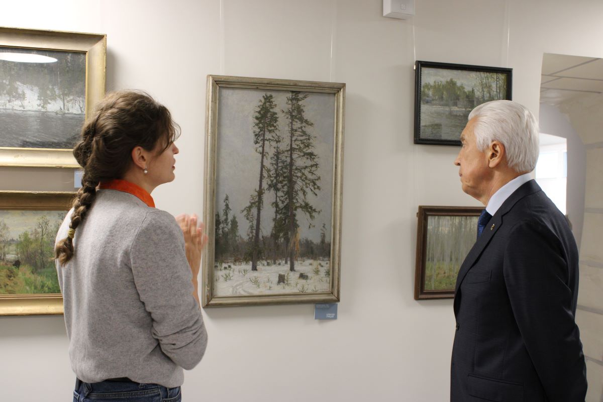 ВЛАДИМИР ВАСИЛЬЕВ <br> НА ВЫСТАВКЕ "ДВА МАСТЕРА РУССКОГО ПЕЙЗАЖА"