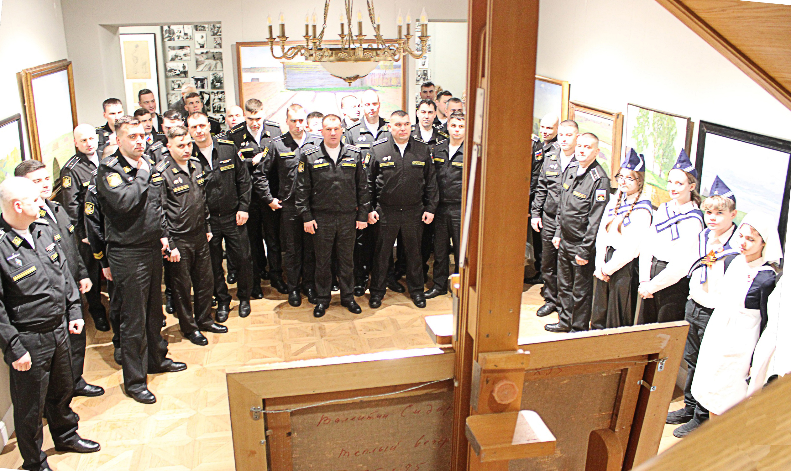 ЭКИПАЖ КРЕЙСЕРА "ТВЕРЬ" - В ГОСТЯХ НА ТЁПЛОЙ ЗЕМЛЕ