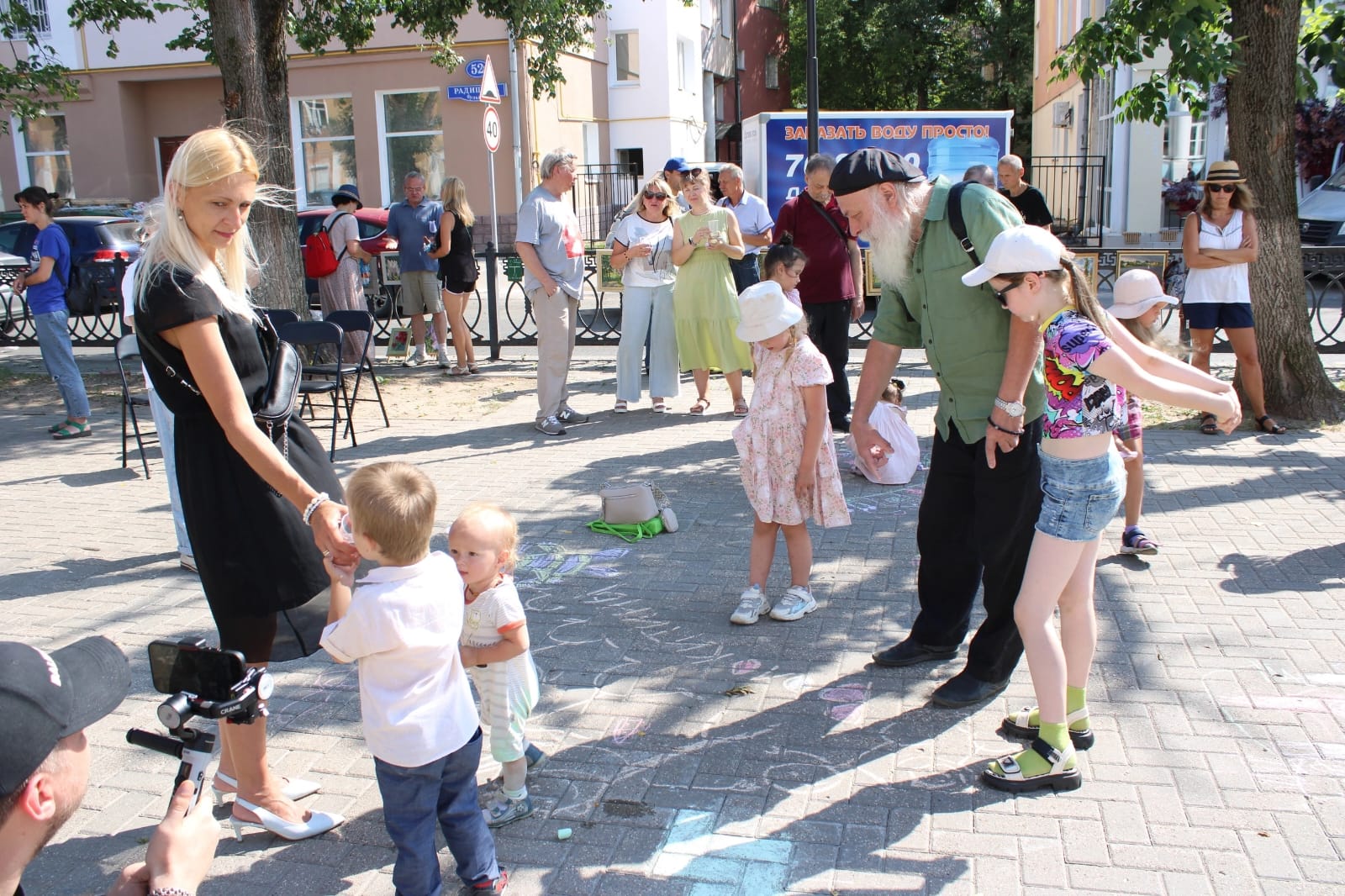 Уличный флешмоб "Всей семьёй рисуем&nbsp;мелом"
